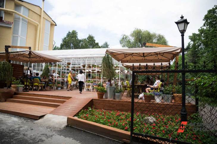 ​Кафе и рестораны Москвы начали подготовку к летнему сезону