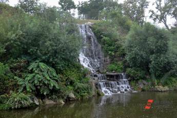 ​В парке Малевича запустили водопад