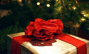 ​Аналитики узнали сумму, которую потратят москвичи на новогодние подарки
