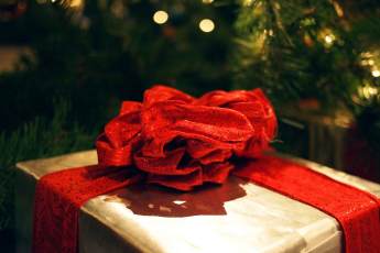 ​Аналитики узнали сумму, которую потратят москвичи на новогодние подарки