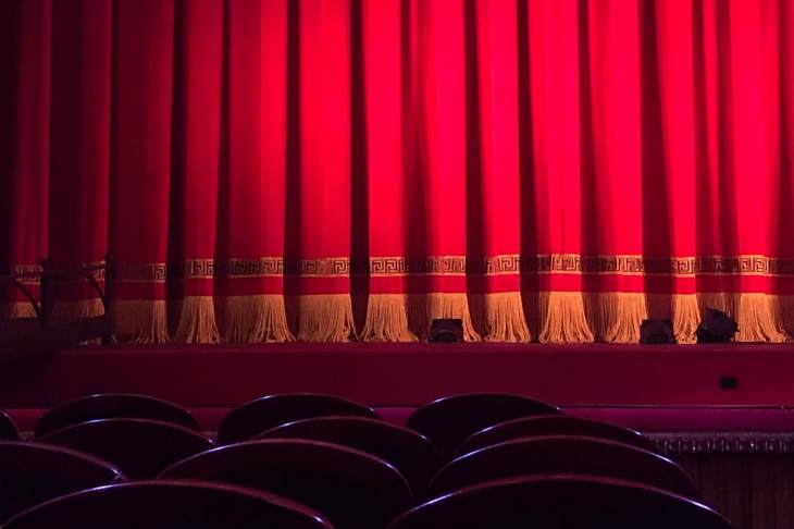 Три премьеры сыграют в театрах Москвы до конца недели
