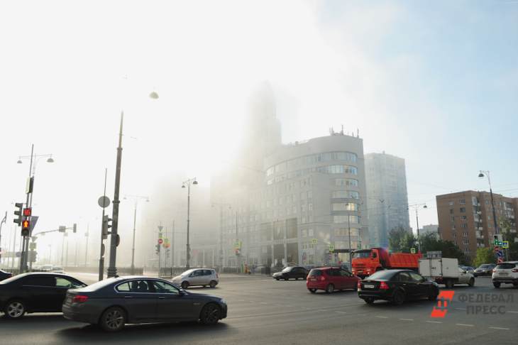 Поливальные машины спасают от жары в Москве