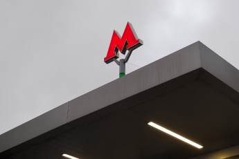 В Москве около станций метро установят гигантскую букву «М»