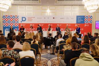 Первый день Российского форума дизайна и моды показал потенциал российских брендов и возможности нейросети