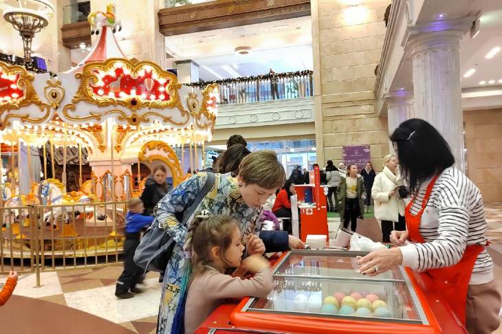 В Москве детям раздадут почти десять тысяч порций мороженого