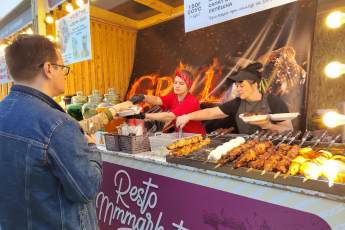 На ВДНХ стартовал гастрономический фестиваль: сочный шашлык, сладкие пончики и яркие напитки