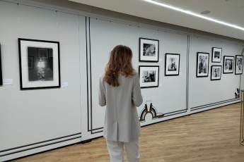 Винтажные фотографии Мэрилин Монро, Вивьен Ли и Чарли Чаплина: в Москве открылась выставка «Жизнь как кино»
