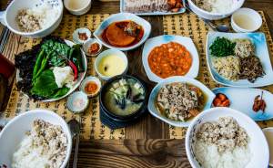 Рестораны корейской кухни в Москве: где подают корн-доги, токпокки и кимчи