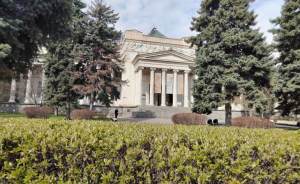 ​Фильмы о Ван Гоге покажут на фасаде Пушкинского музея