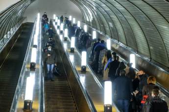 ​Переход станции Троицкой линии метро украсило гигантское панно