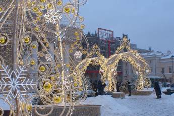 ​Волшебные огоньки и нарядные елки: новогодняя Москва