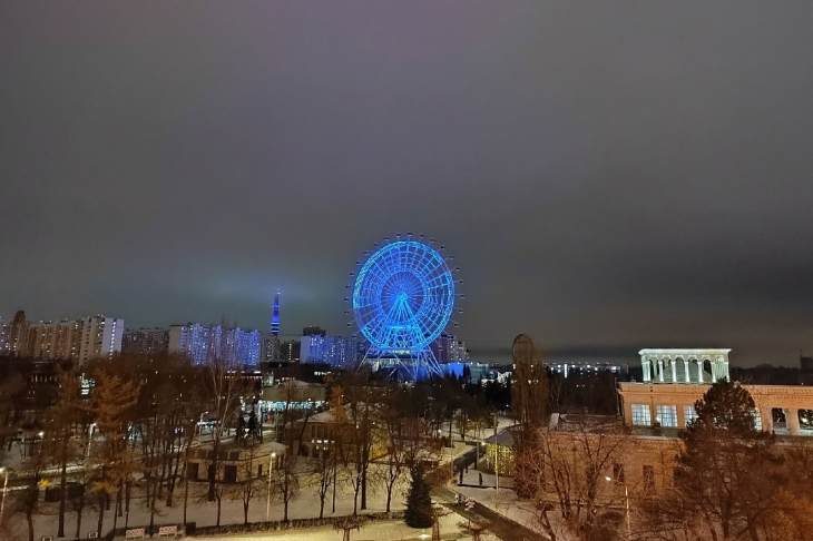 ​На столичном колесе обозрения в период праздников покажут светомузыкальное шоу