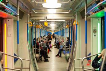 ​В столичном метро дополнительно запустили 11 новогодних поездов