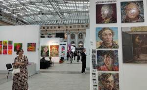 ​Около 200 художников приняли участие в ярмарке современного искусства в Москве