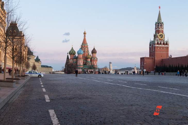 В центре Москвы перекроют движение из-за репетиций Парада Победы
