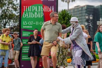 ​От жонглеров до музыкантов: в Москве начался фестиваль «Театральный бульвар»