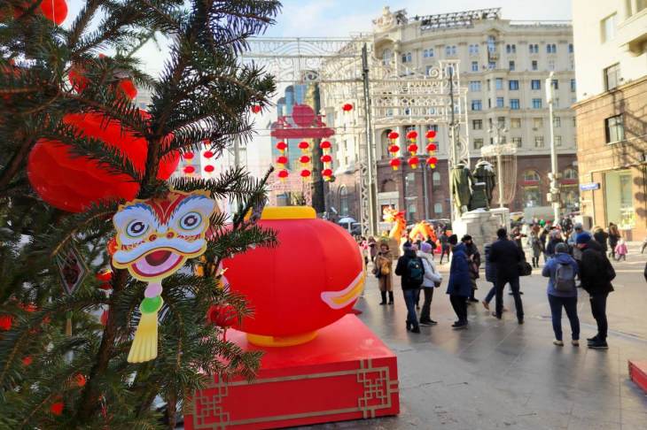 ​В преддверии китайского Нового года московские улицы украсили красные фонари